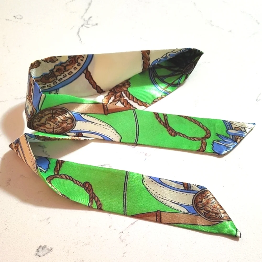 🆕Vibrant Women's Silk Scarf/Twilly Accessory
